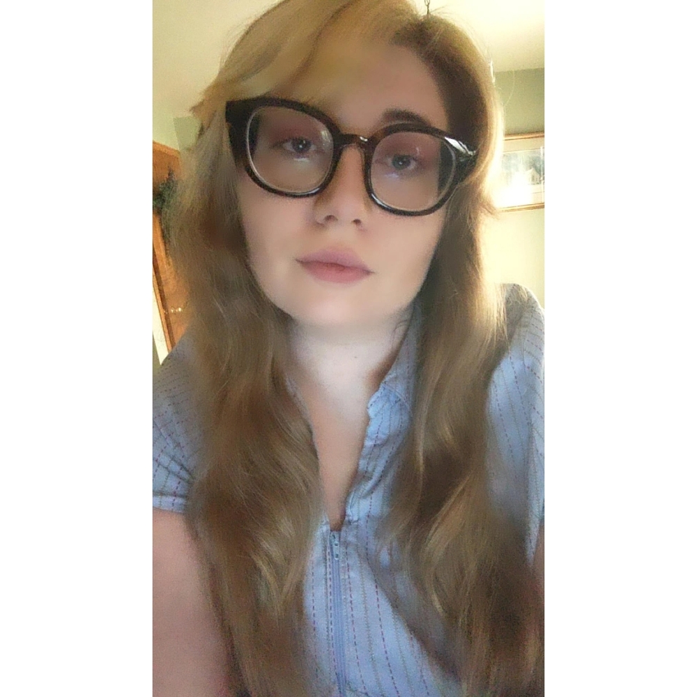 Meet your Posher, Caitlin